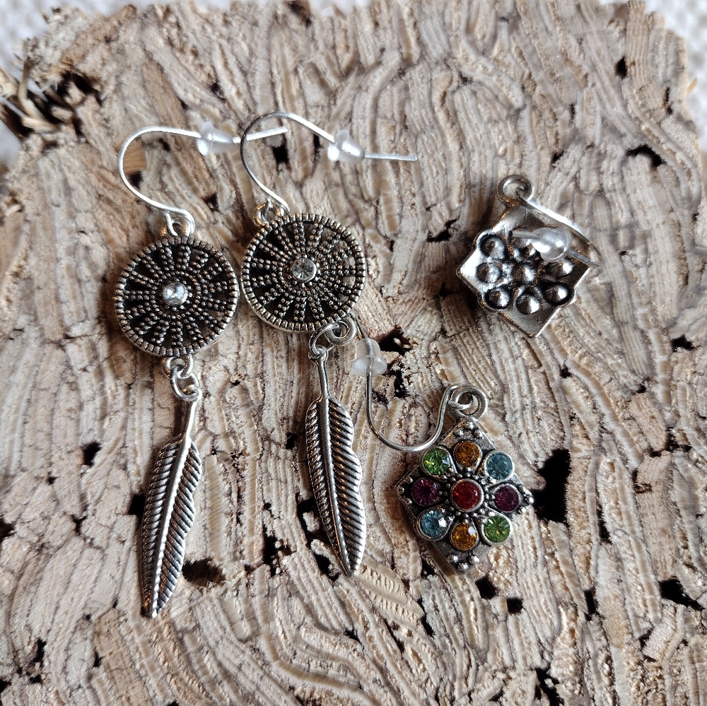 3 /$25 Beautiful Metal Earrings 🤩 - Picture 3 of 6